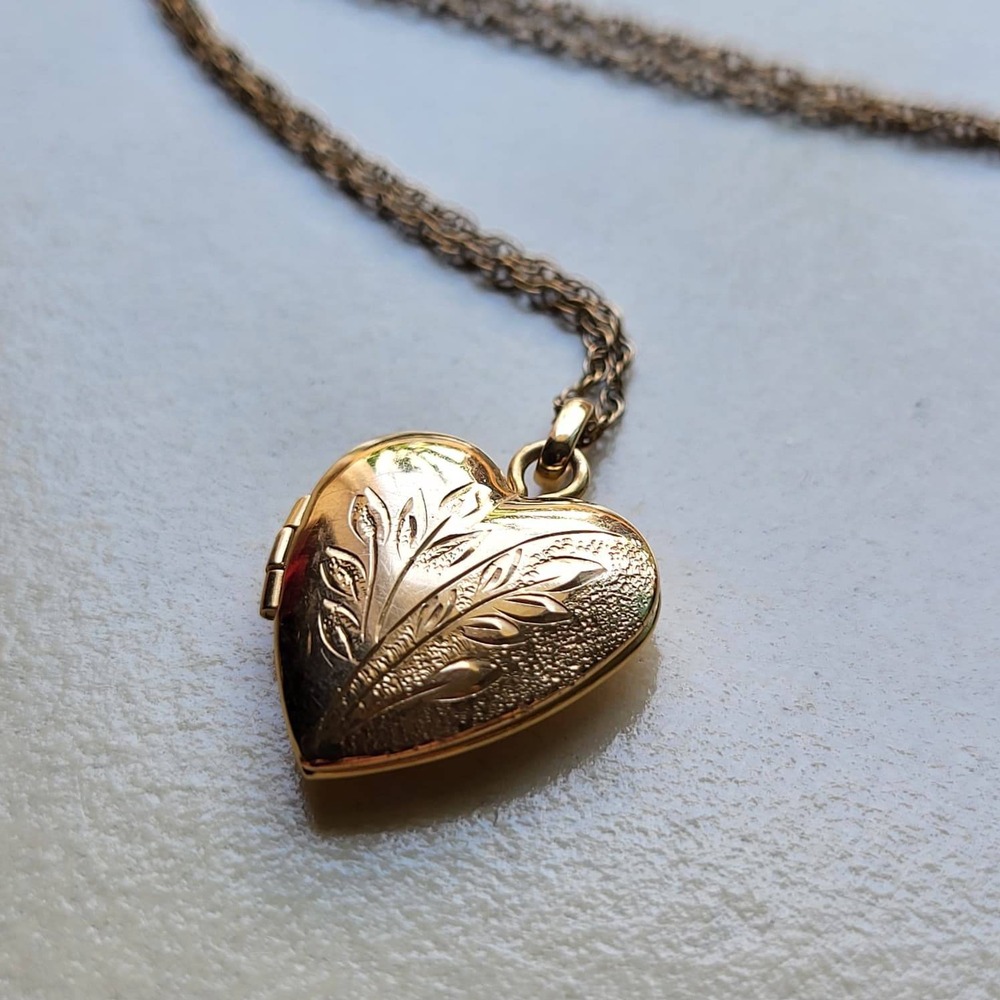 Vintage 12K Gold Filled Heart Locket Necklace Etched Leaf Gold Chain